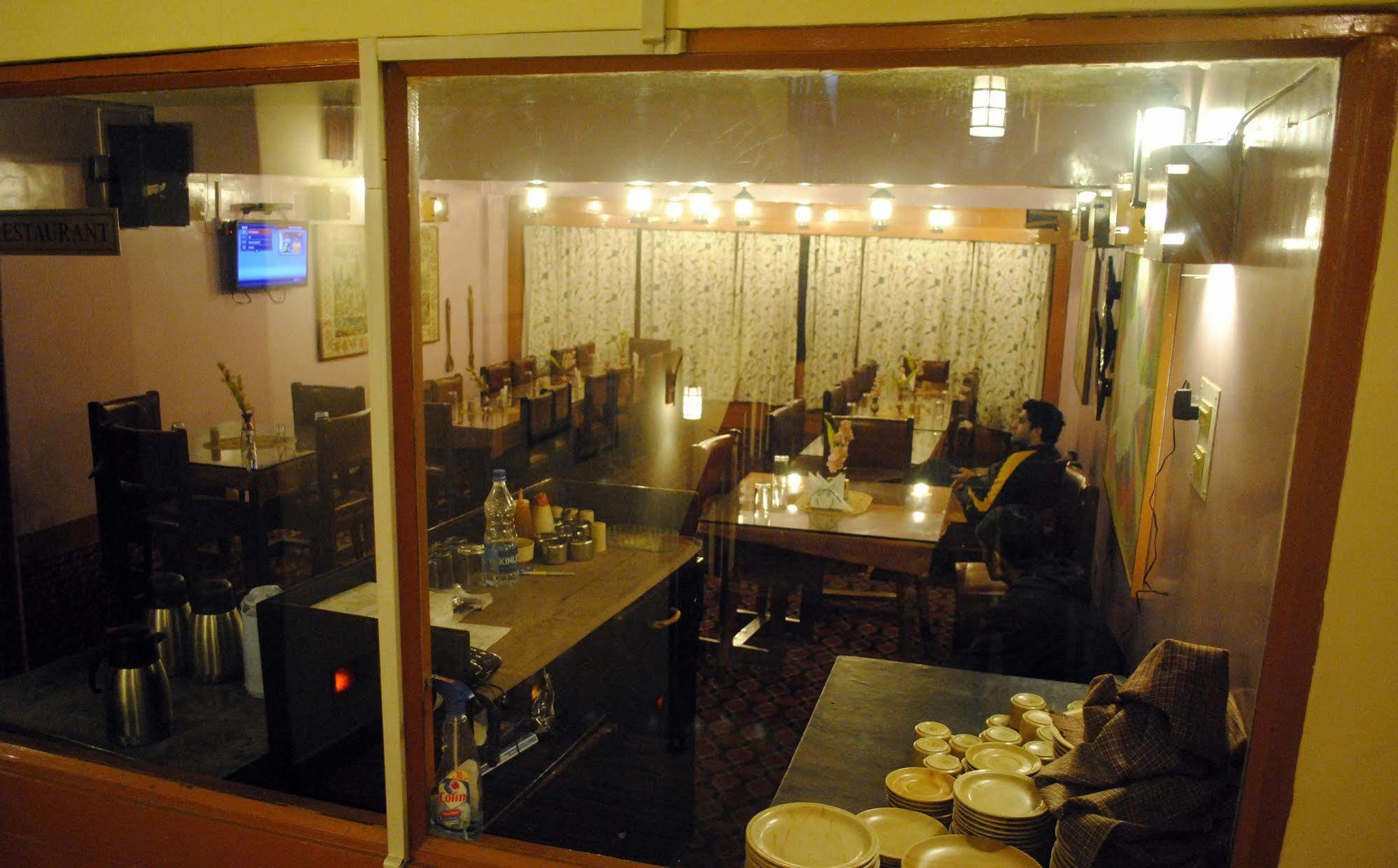 Welcome Hotel Gulmarg Esterno foto